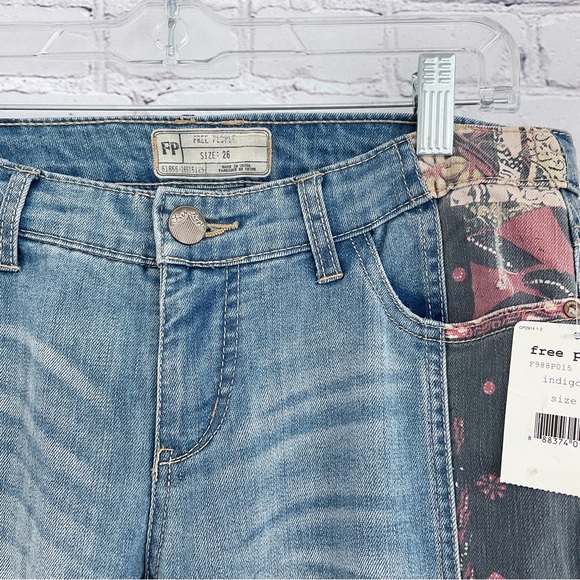 New Free People Bali Patchwork Bell Bottom Flare Jeans Size 26 x 35 - Picture 4 of 13